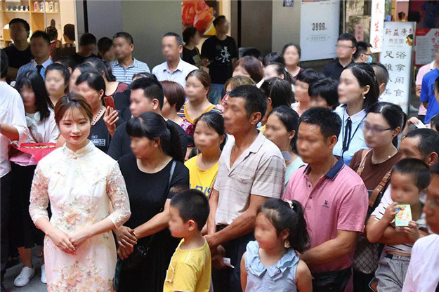 一鉴倾城,耀启城芯!美的·云玺台城市展厅璀璨绽放!——九房网 一鉴倾城,耀启城芯!美的·云玺台城市展厅璀璨绽放!——九房网